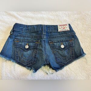 Women’s true religon low rise Jean shorts size 26